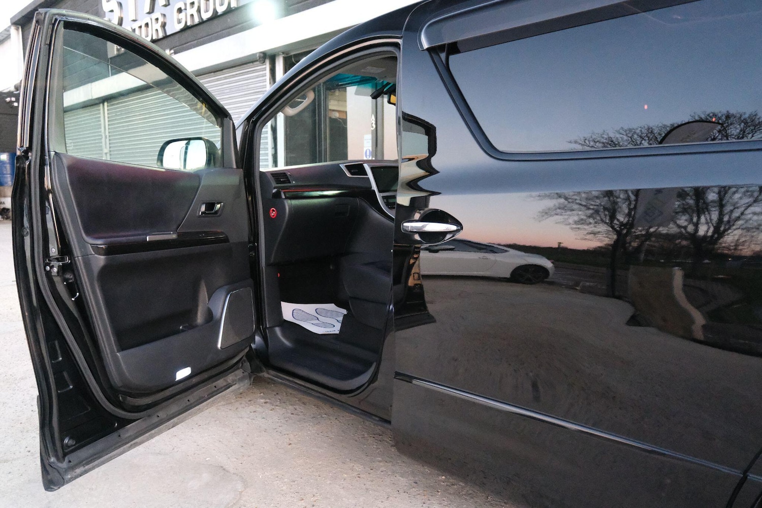 Used Toyota Vellfire 2026 for sale - 77982354: Photo 42