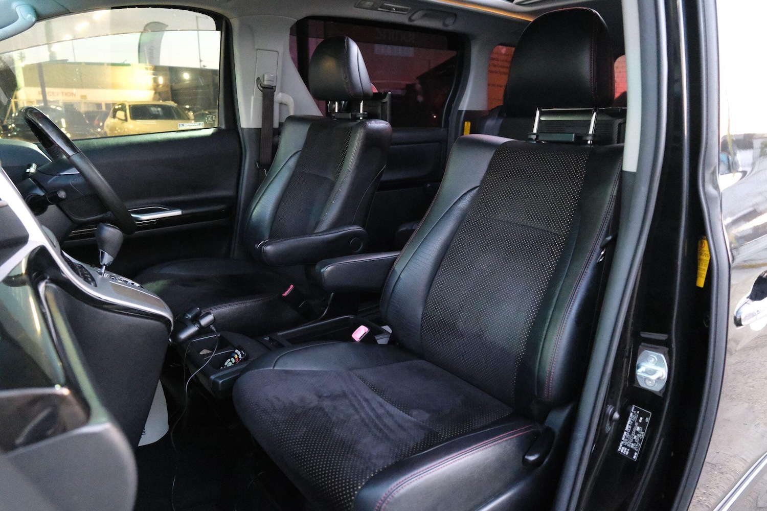 Used Toyota Vellfire 2026 for sale - 77982354: Photo 54