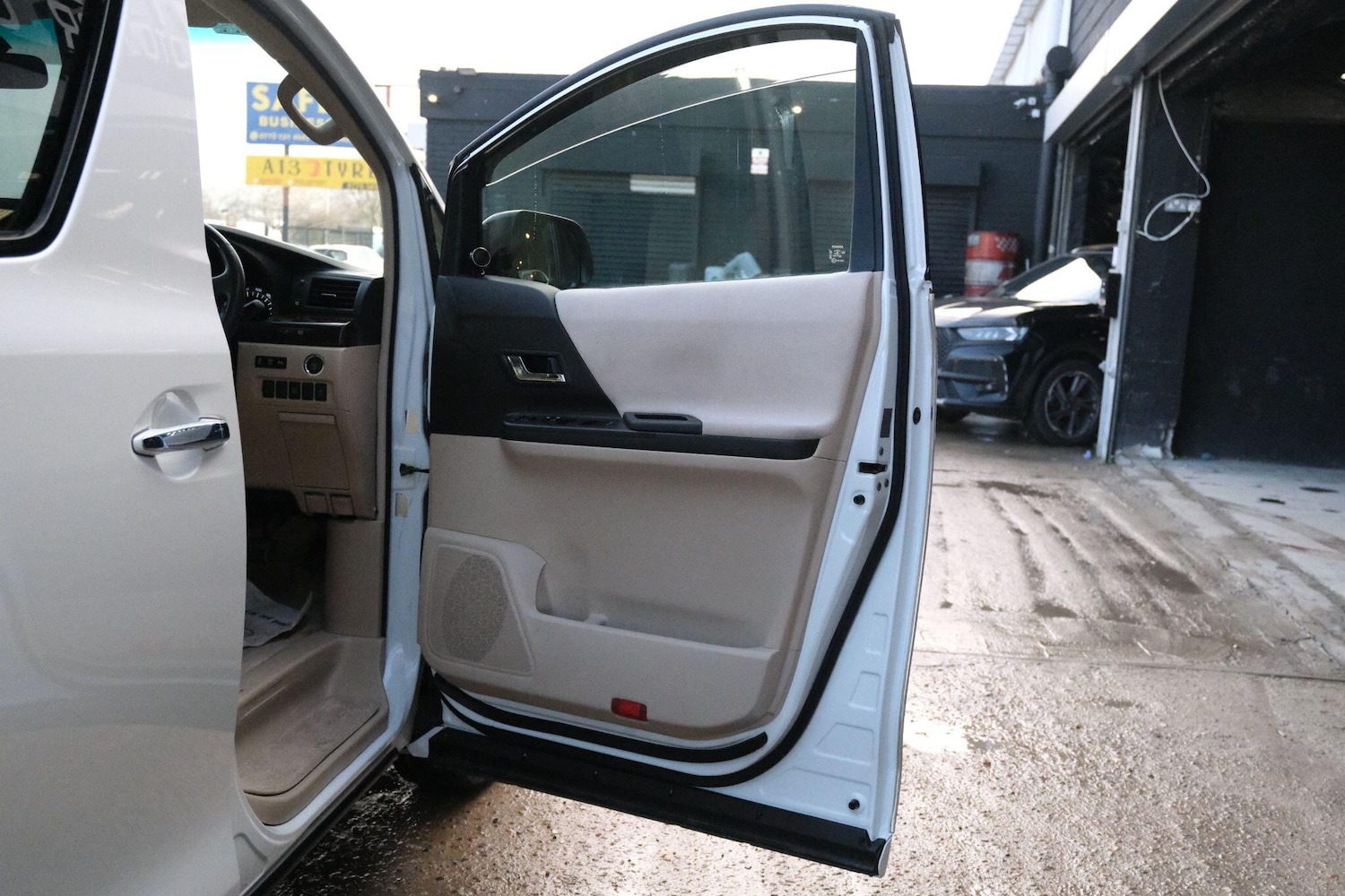 Used Toyota Alphard 2026 for sale - 77376839: Photo 47