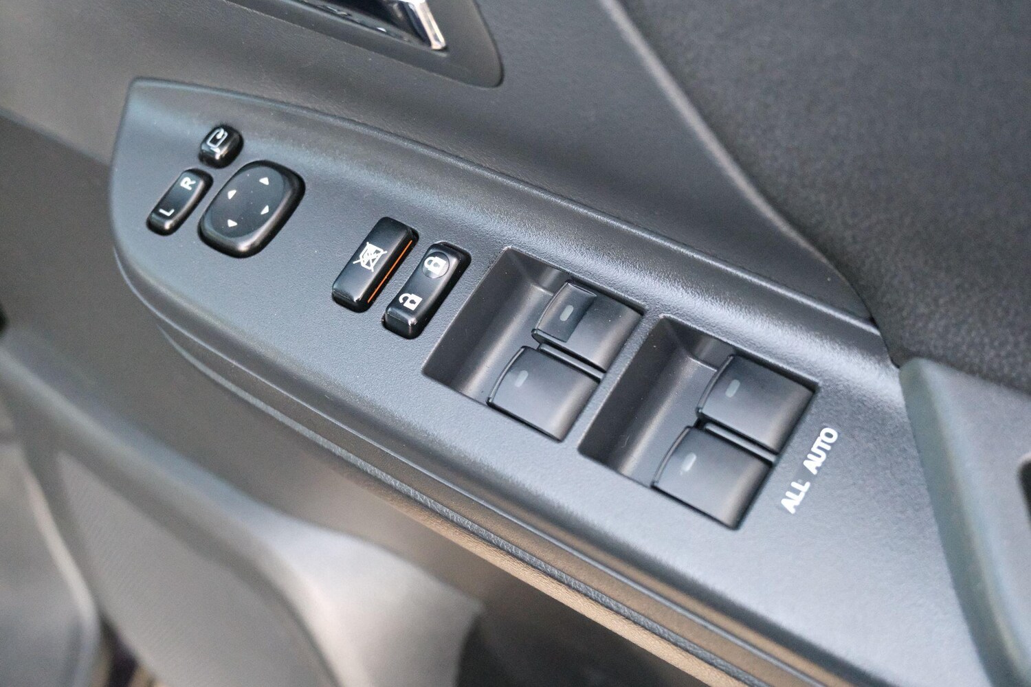 Used Toyota Vellfire 2025 for sale - 76020210: Photo 40