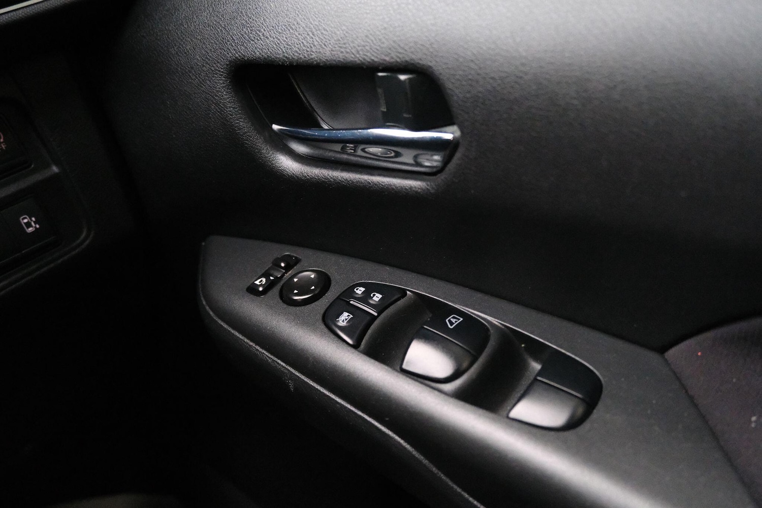 Used Nissan Serena 2026 for sale - 77387288: Photo 40