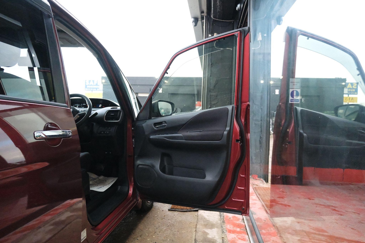 Used Nissan Serena 2026 for sale - 77387288: Photo 43