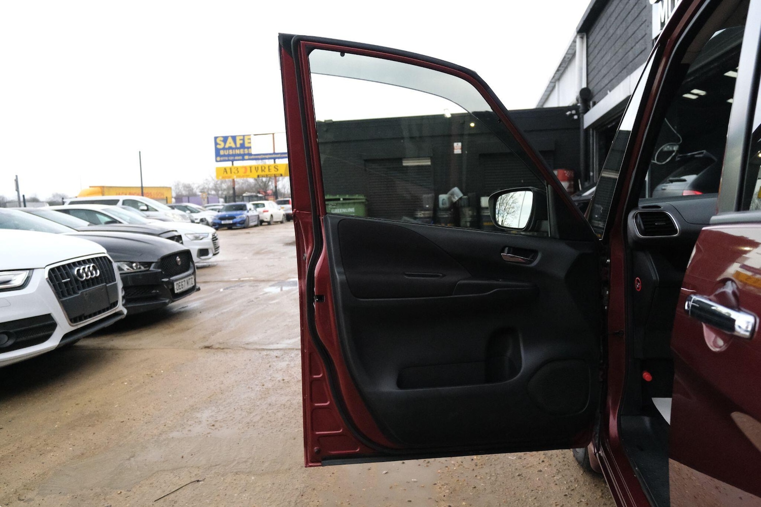 Used Nissan Serena 2026 for sale - 77387288: Photo 44