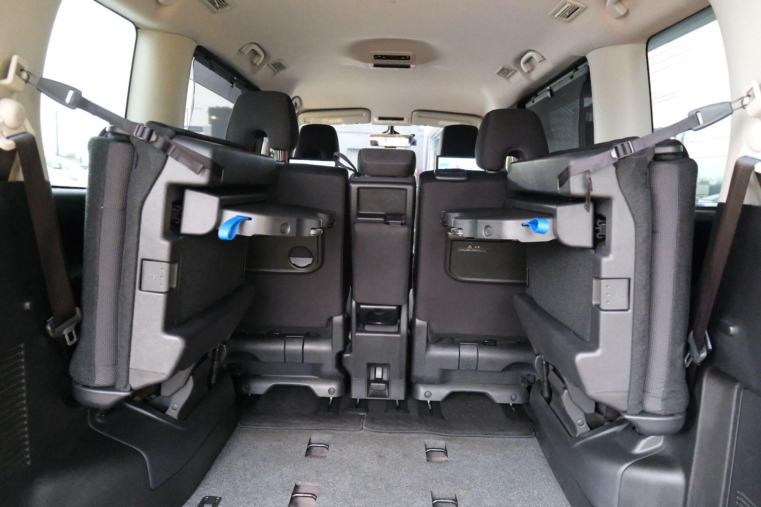 Used Nissan Serena 2026 for sale - 77387288: Photo 68