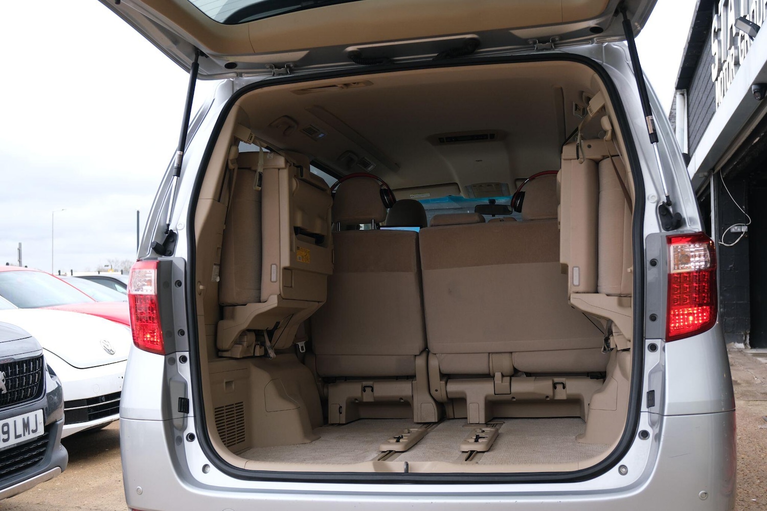 Used Toyota Alphard for sale - 77537719: Photo 10