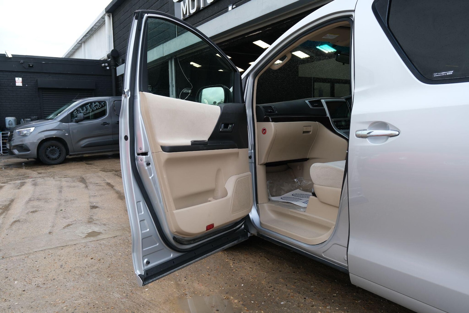 Used Toyota Alphard for sale - 77537719: Photo 12