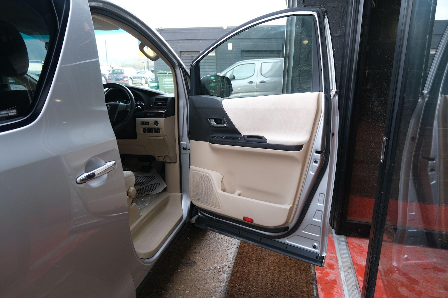 Used Toyota Alphard for sale - 77537719: Photo 13