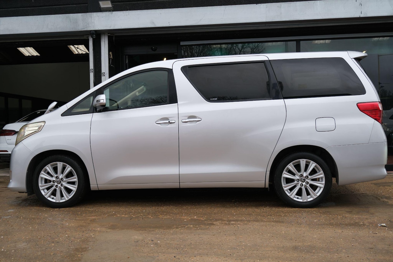 Used Toyota Alphard for sale - 77537719: Photo 7