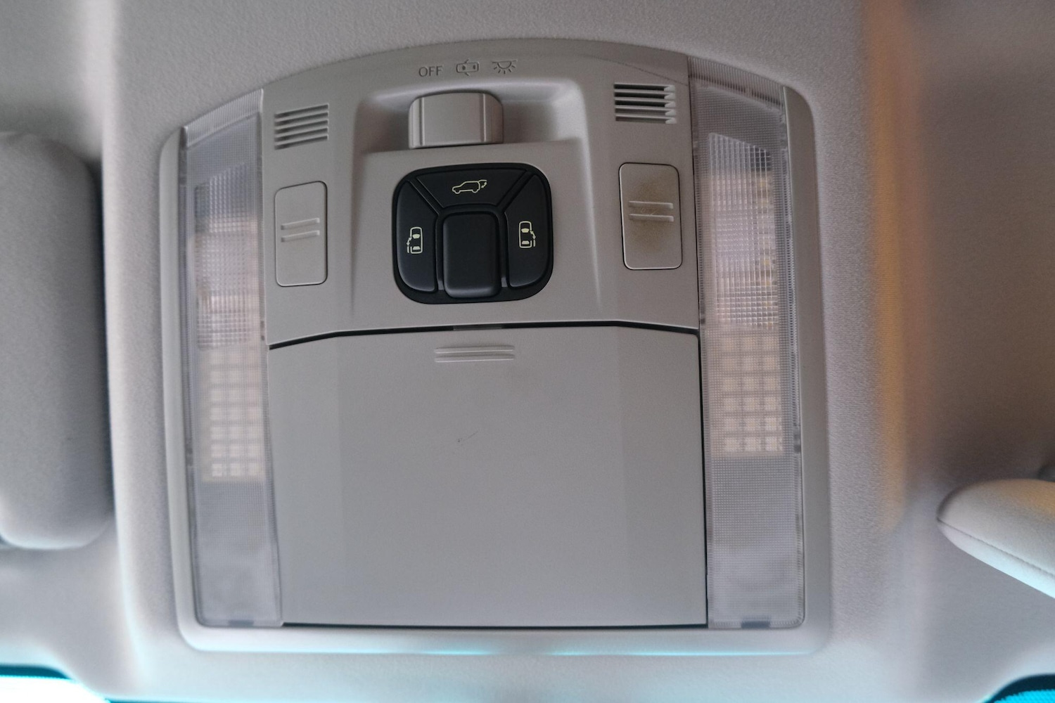 Used Toyota Vellfire 2026 for sale - 77306053: Photo 32