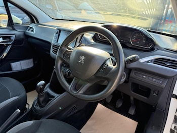 Used Peugeot 208 2013 for sale - 79158154: Photo