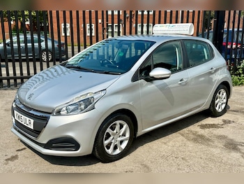 Used Peugeot 208 2015 for sale - 79609289: Photo