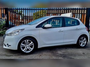 Used Peugeot 208 2014 for sale - 79475238: Photo