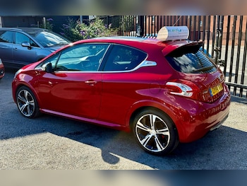 Used Peugeot 208 2014 for sale - 79374363: Photo