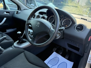 Used Peugeot 308 2011 for sale - 79483926: Photo