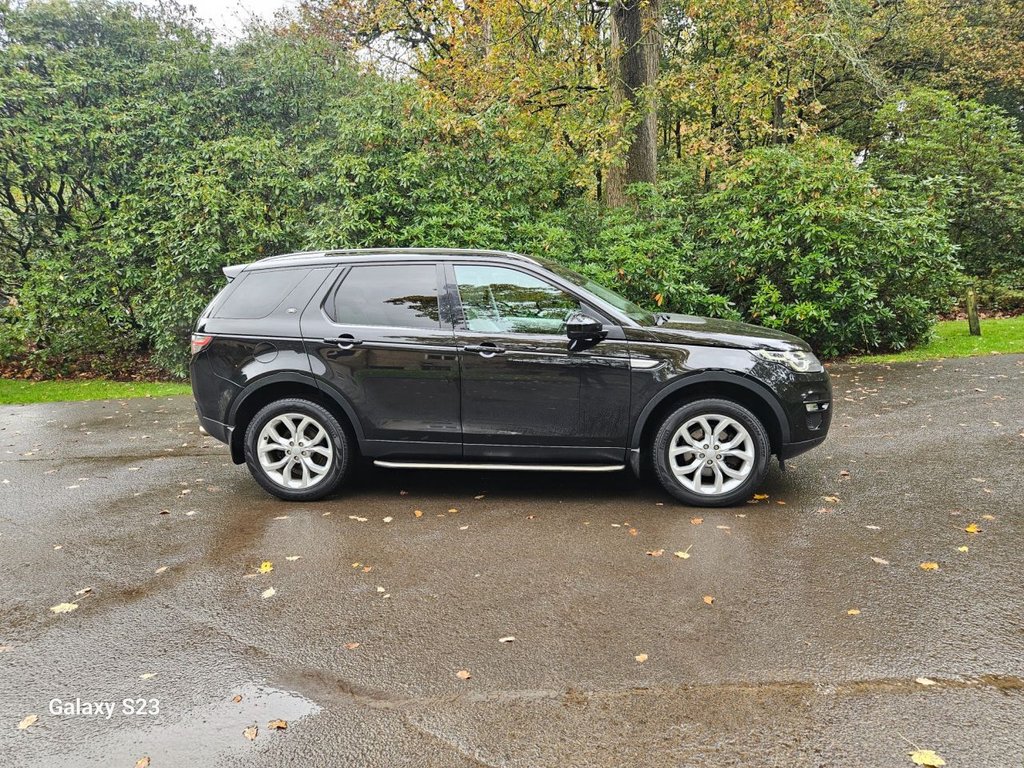 Used Land Rover Discovery Sport 2017 for sale - 76267289: Photo 1