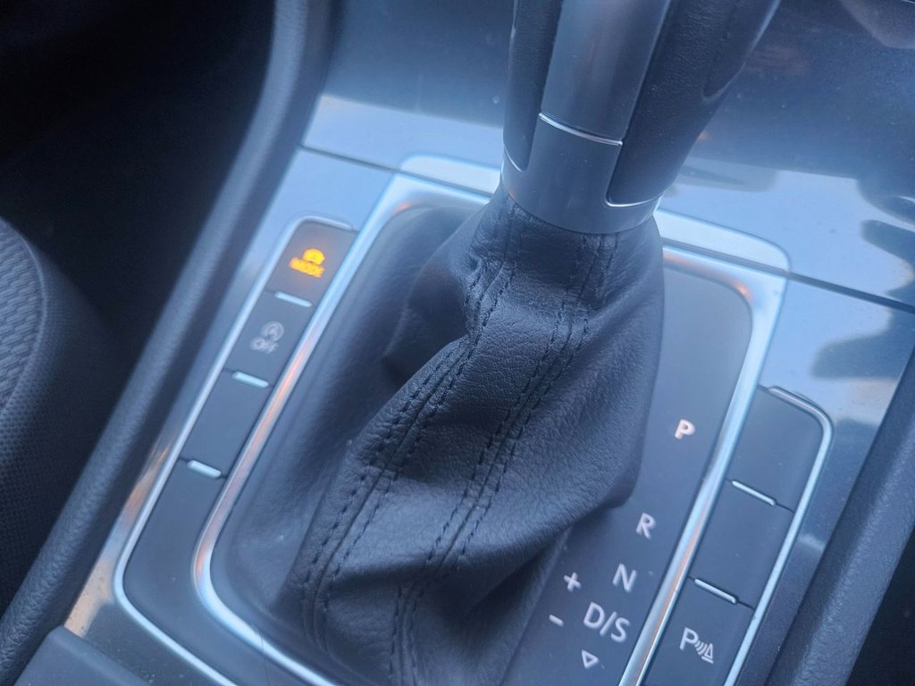 Used Volkswagen Golf 2017 for sale - 76632135: Photo 50