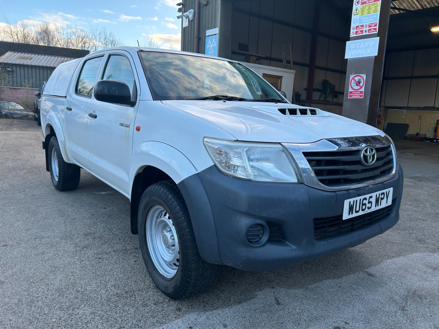 Used Toyota Hilux 2015 for sale - 77354004: Photo 2