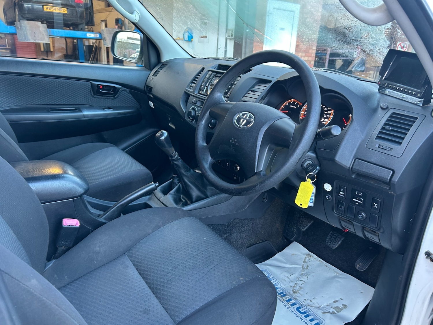 Used Toyota Hilux 2015 for sale - 77354004: Photo 9