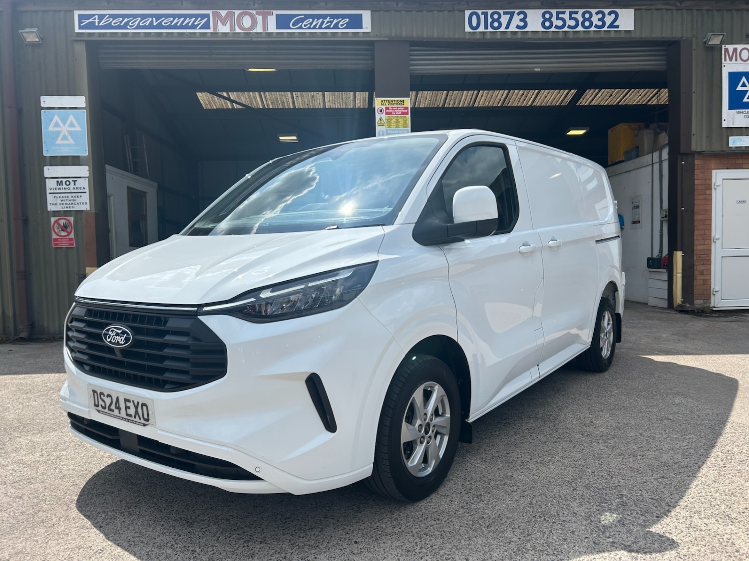 Used Ford Transit Custom 2024 for sale - 76329634: Photo 1