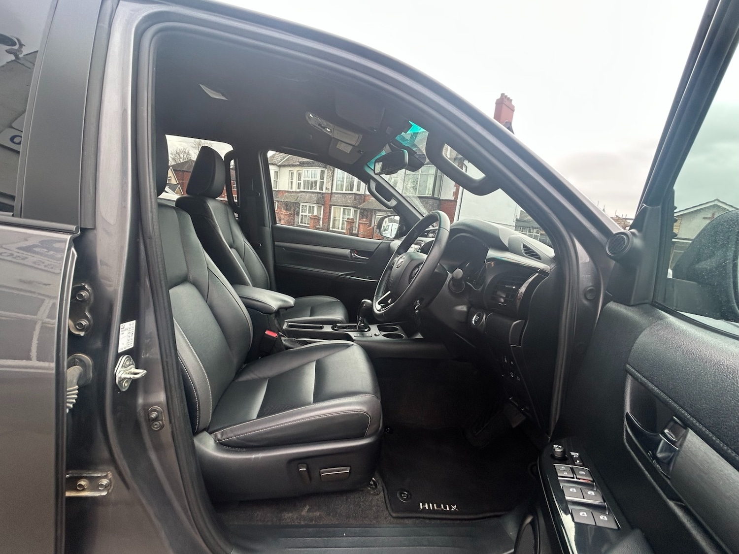 Used Toyota Hilux 2023 for sale - 77881180: Photo 13