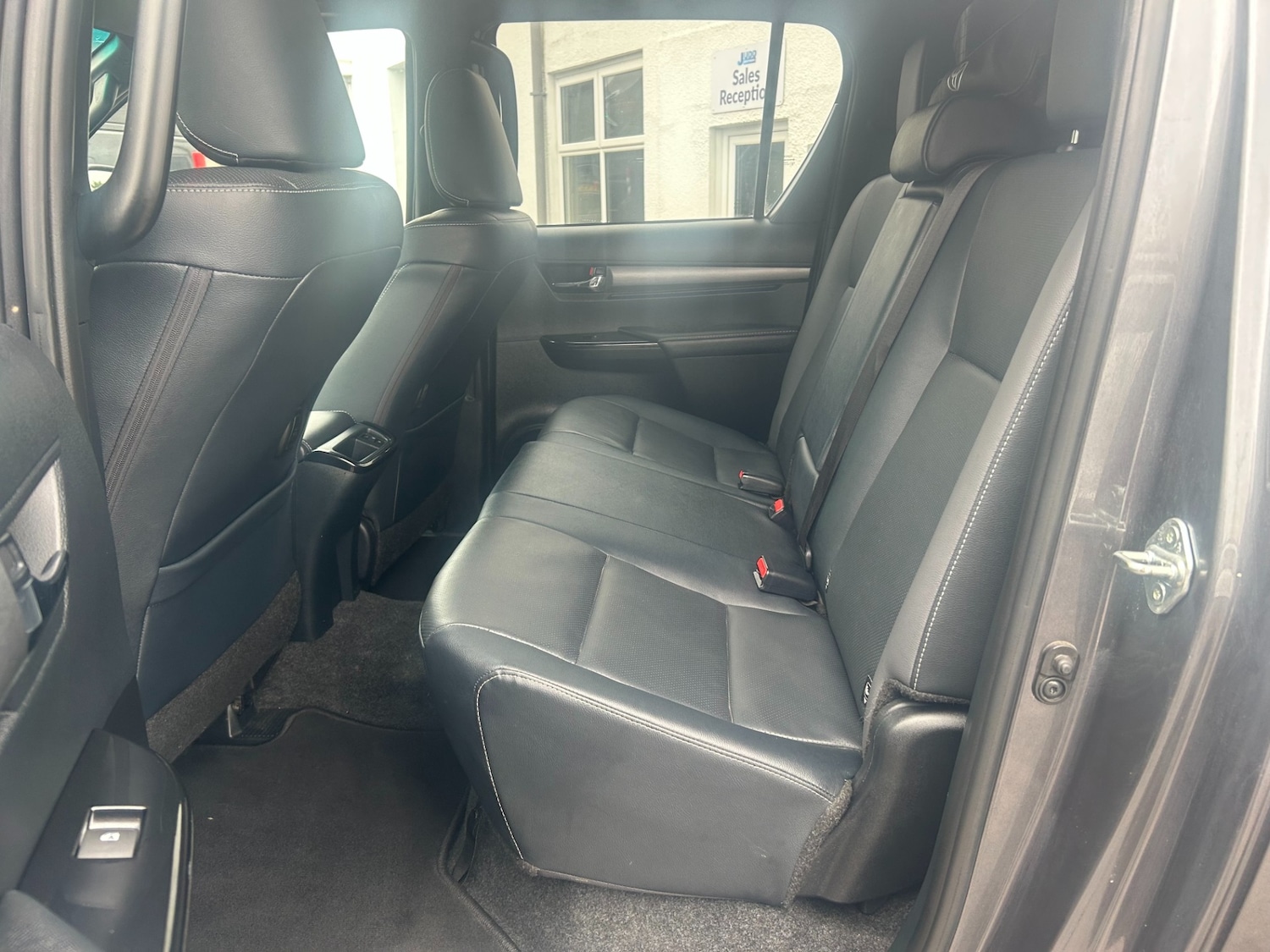 Used Toyota Hilux 2023 for sale - 77881180: Photo 14