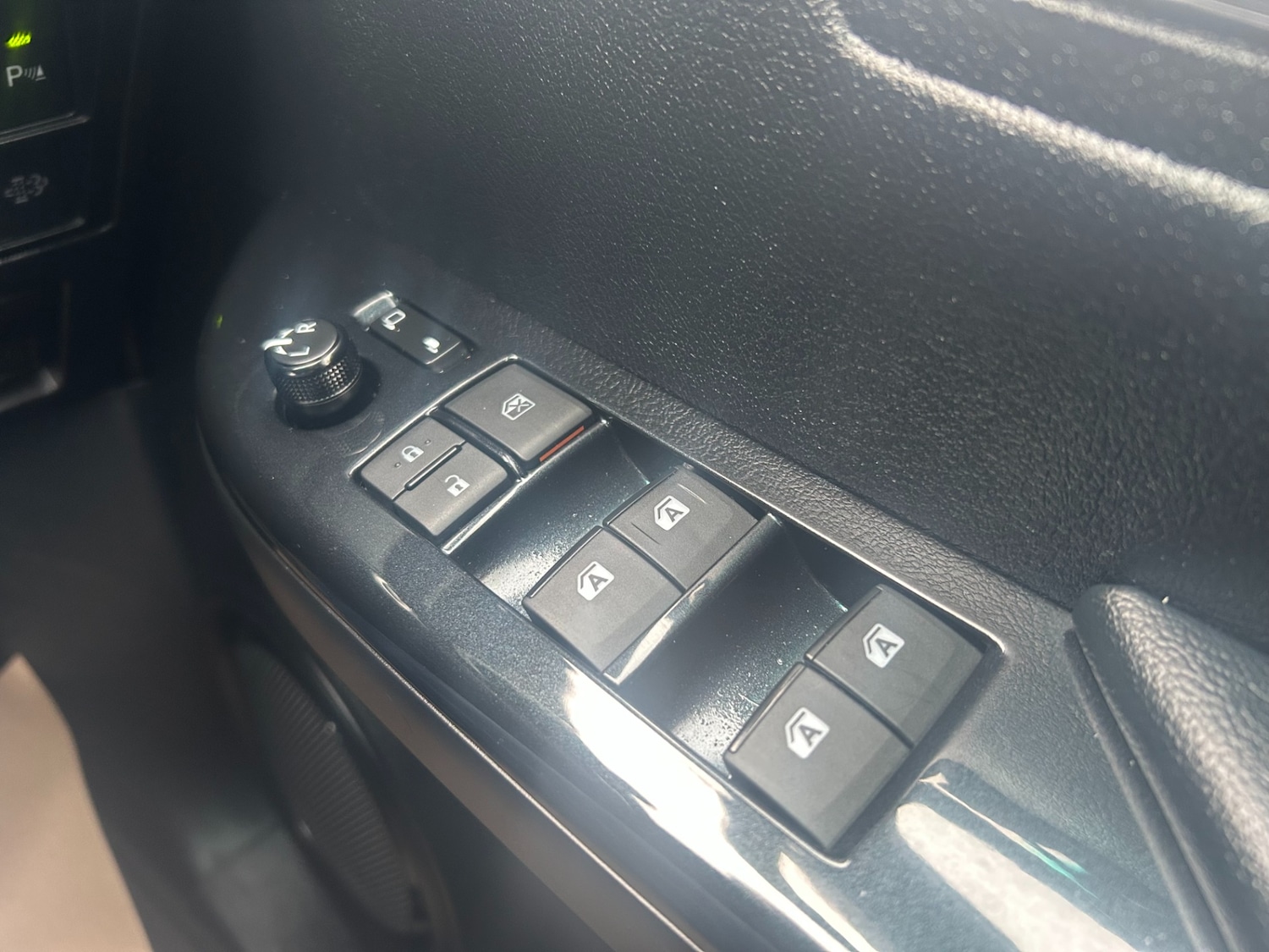 Used Toyota Hilux 2023 for sale - 77881180: Photo 15