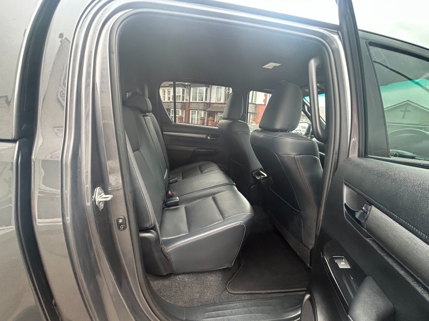 Used Toyota Hilux 2023 for sale - 77881180: Photo 17