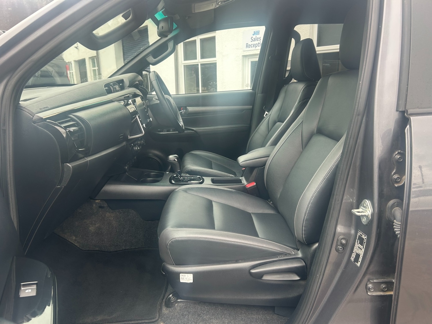 Used Toyota Hilux 2023 for sale - 77881180: Photo 19