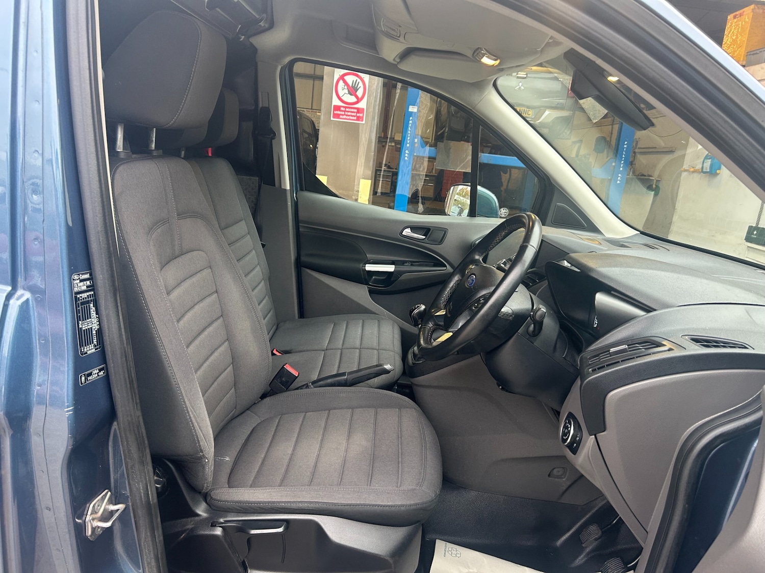 Used Ford Transit Connect 2018 for sale - 76276993: Photo 10