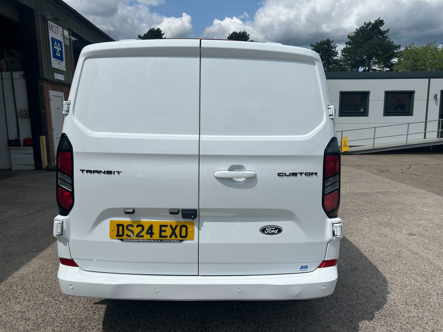 Used Ford Transit Custom 2024 for sale - 76832055: Photo 8