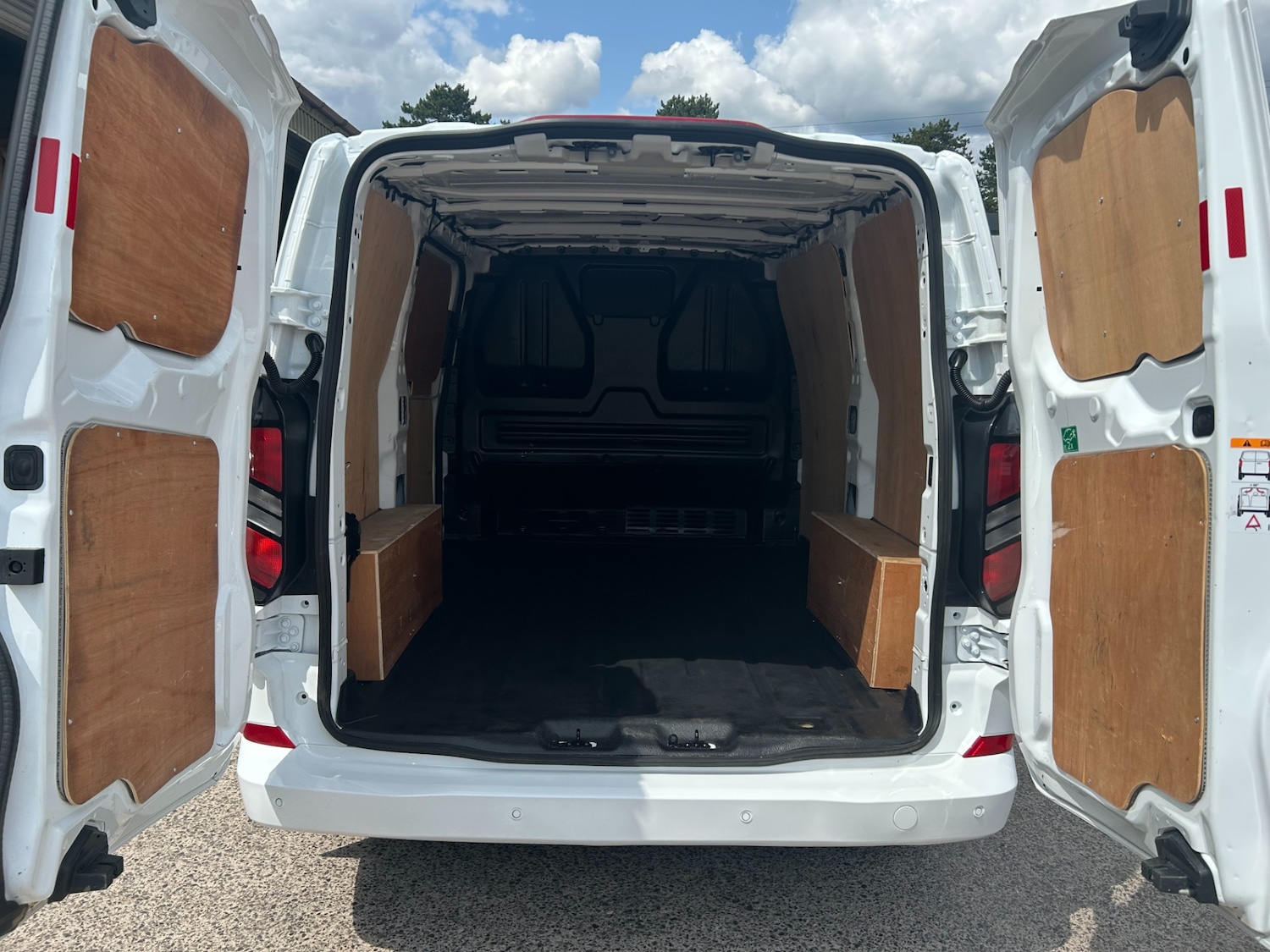 Used Ford Transit Custom 2024 for sale - 76832055: Photo 9