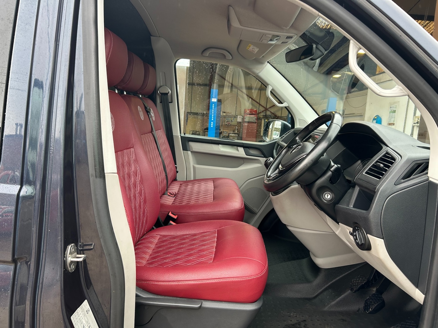 Used Volkswagen Transporter 2018 for sale - 77501607: Photo 11