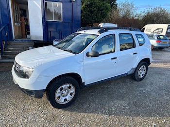 Used Dacia Duster 2015 for sale - 76640078: Photo