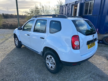 Used Dacia Duster 2015 for sale - 76640078: Photo