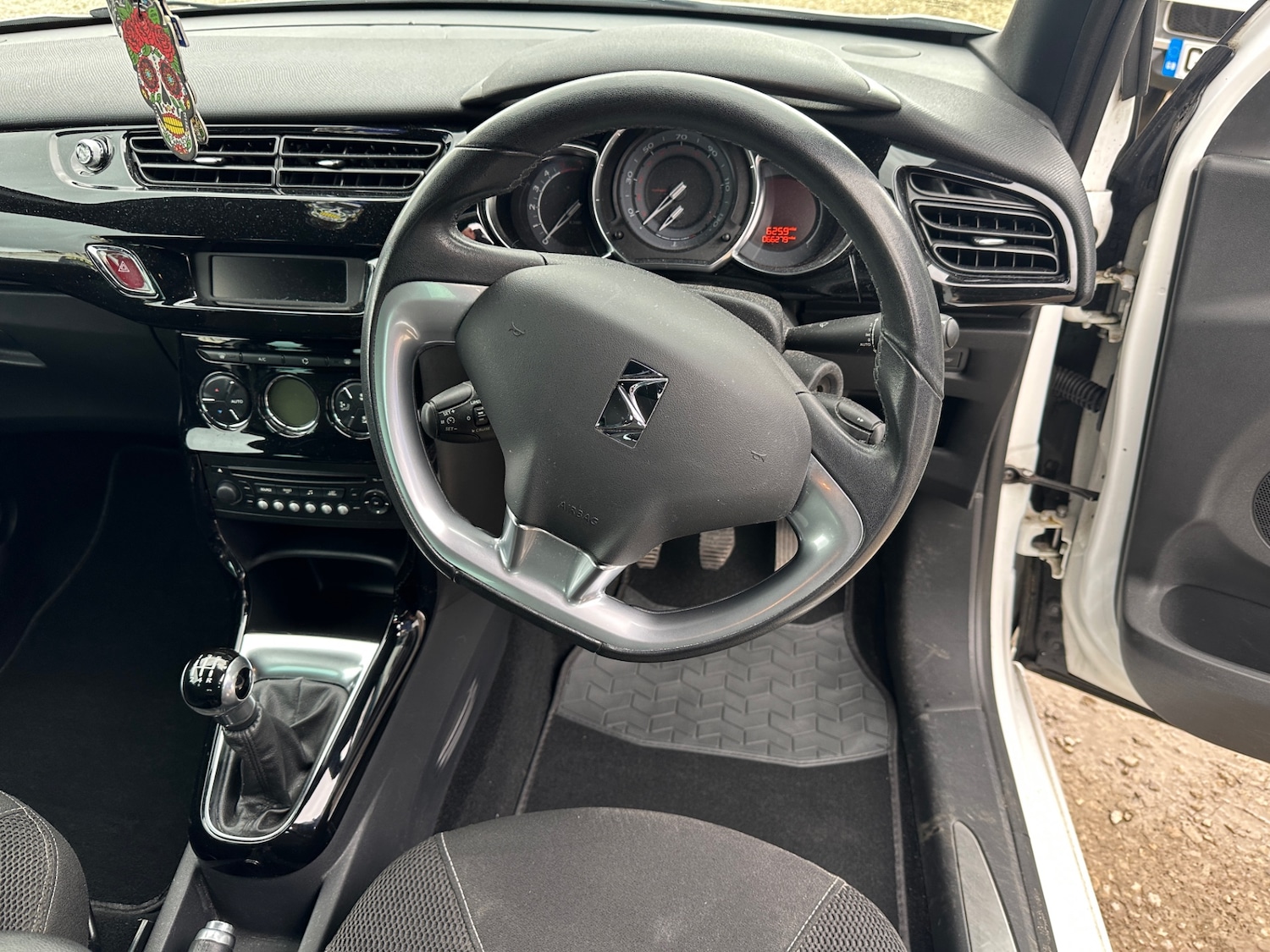 Used Citroen DS3 2011 for sale - 78065565: Photo 10