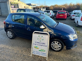 Used Dacia Sandero 2017 for sale - 76693020: Photo