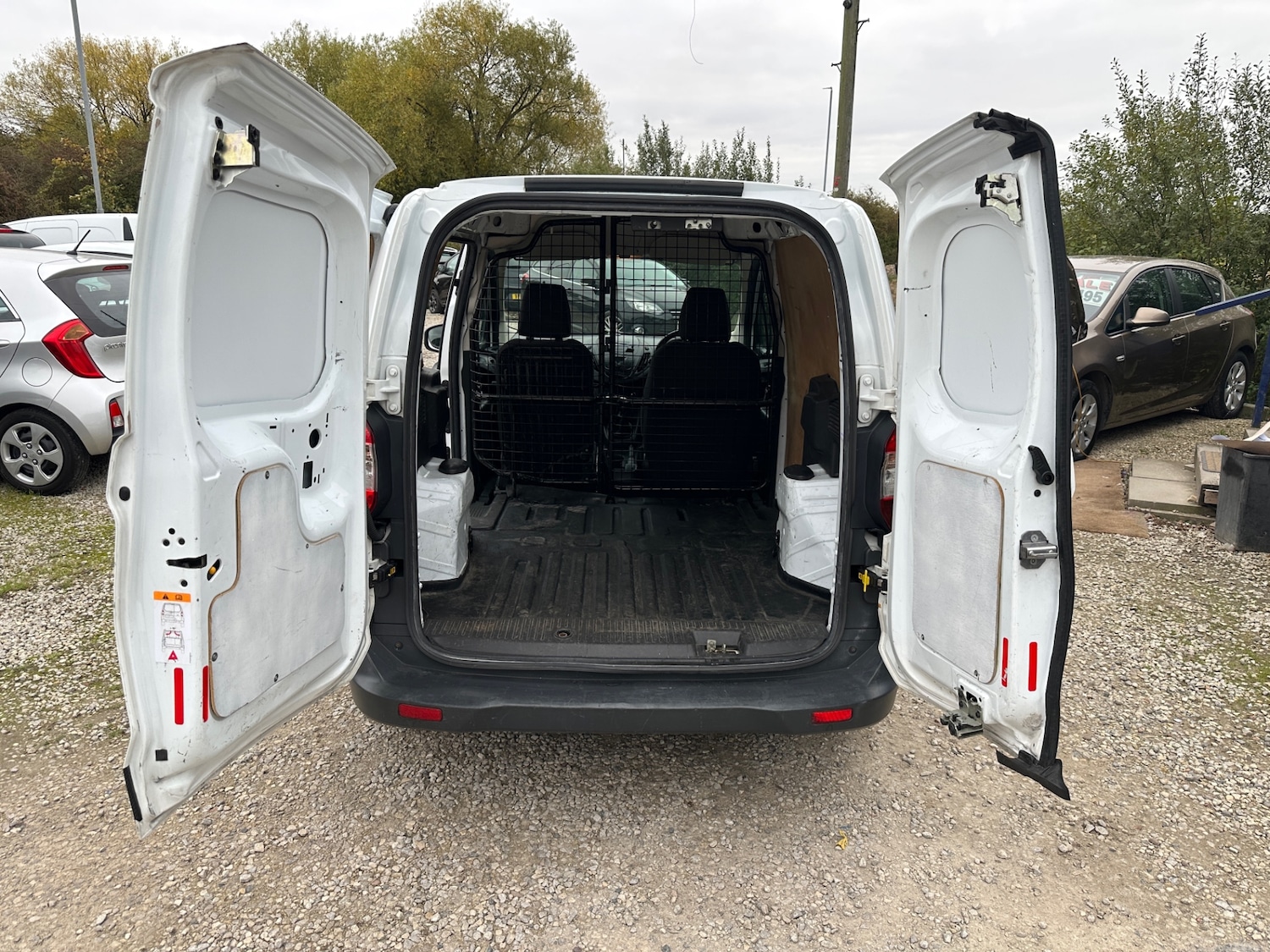 Used Ford Transit Courier 2014 for sale - 76273199: Photo 8