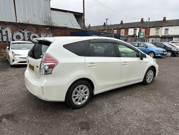 Used Toyota Prius+ 2020 for sale - 77037502: Photo