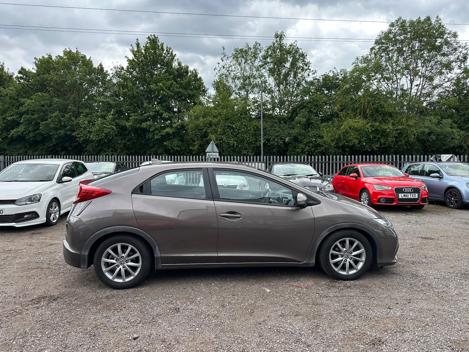 Used Honda Civic 2013 for sale - 76469099: Photo 2