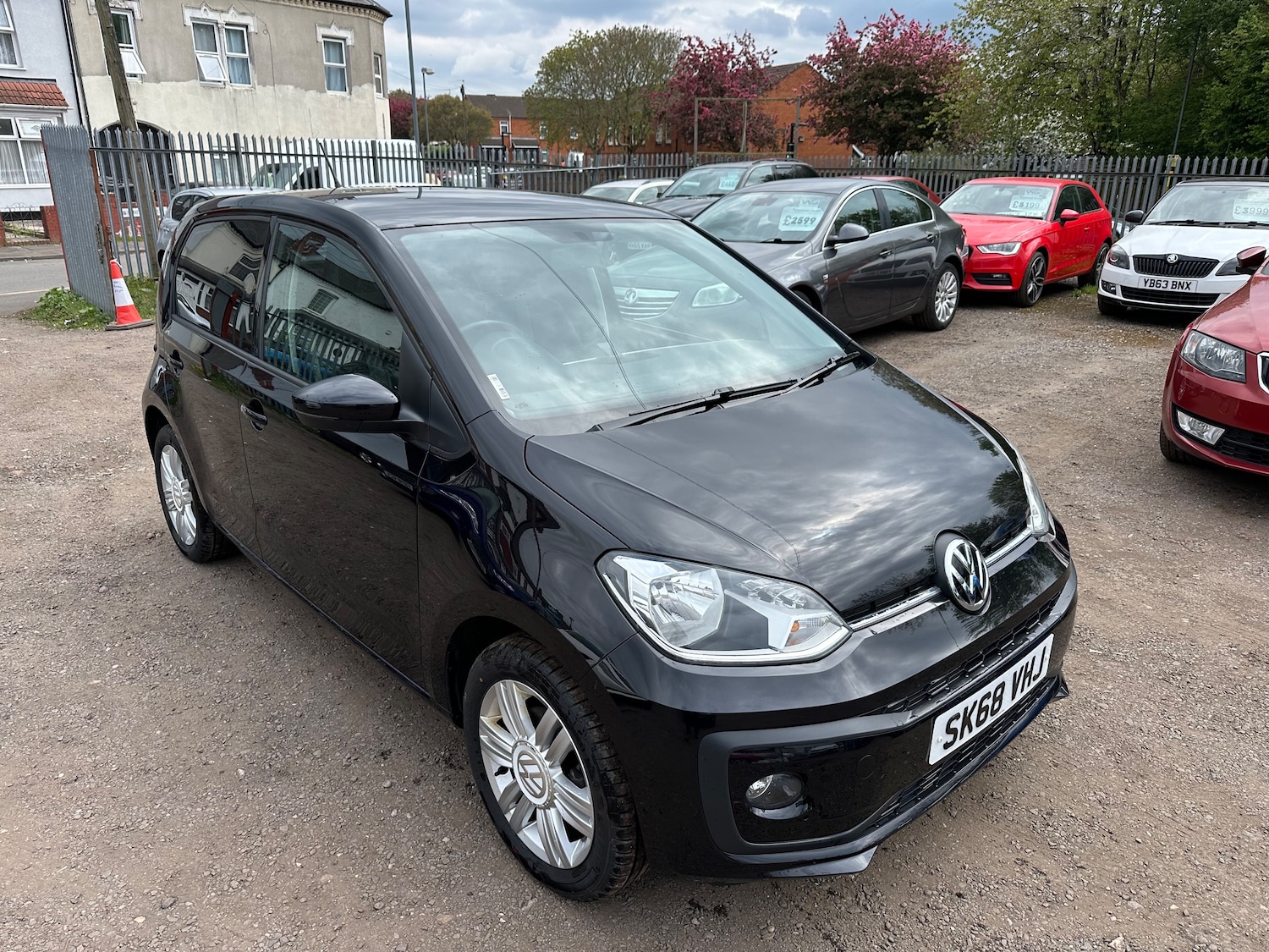 Used Volkswagen up! 2018 for sale - 76469105: Photo 1