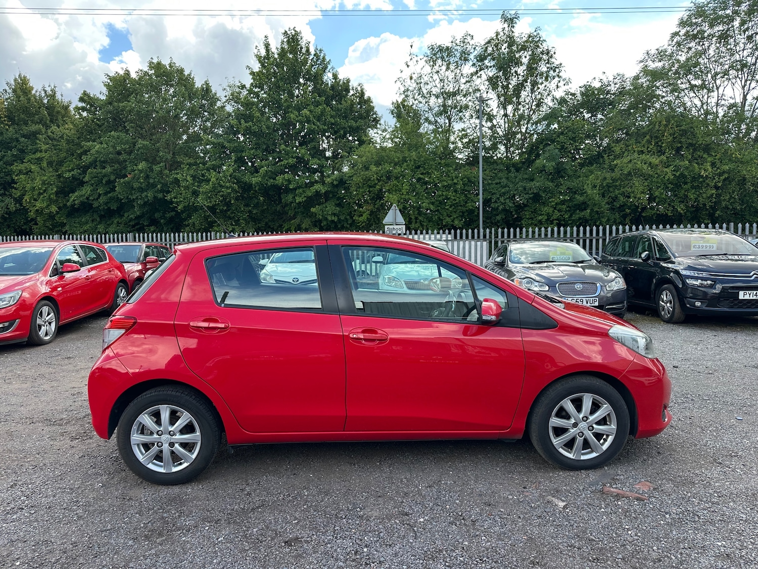 Used Toyota Yaris 2013 for sale - 76469100: Photo 2
