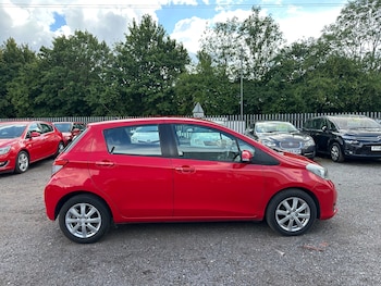 Used Toyota Yaris 2013 for sale - 76469100: Photo