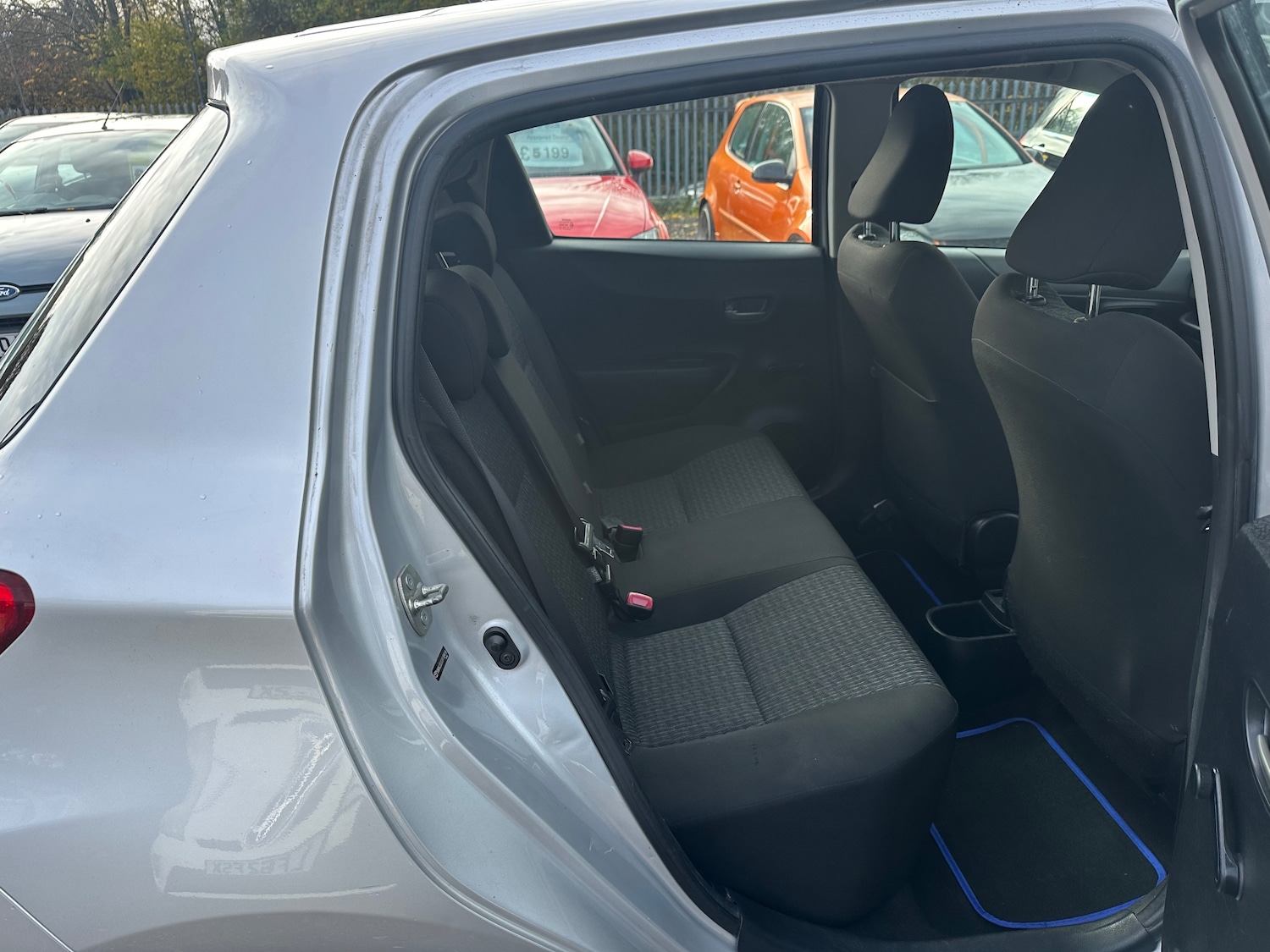 Used Toyota Yaris 2013 for sale - 76469123: Photo 12