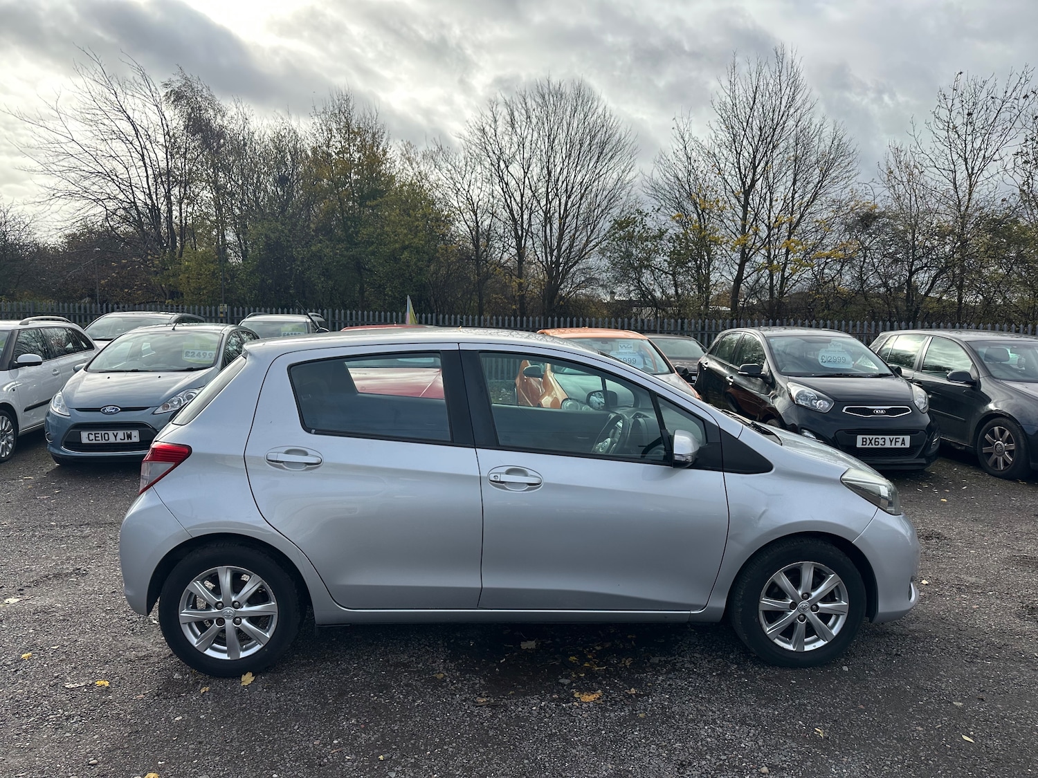 Used Toyota Yaris 2013 for sale - 76469123: Photo 2