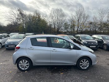 Used Toyota Yaris 2013 for sale - 76469123: Photo