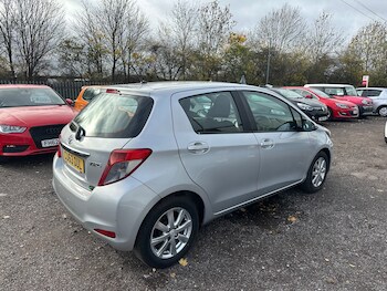 Used Toyota Yaris 2013 for sale - 76469123: Photo