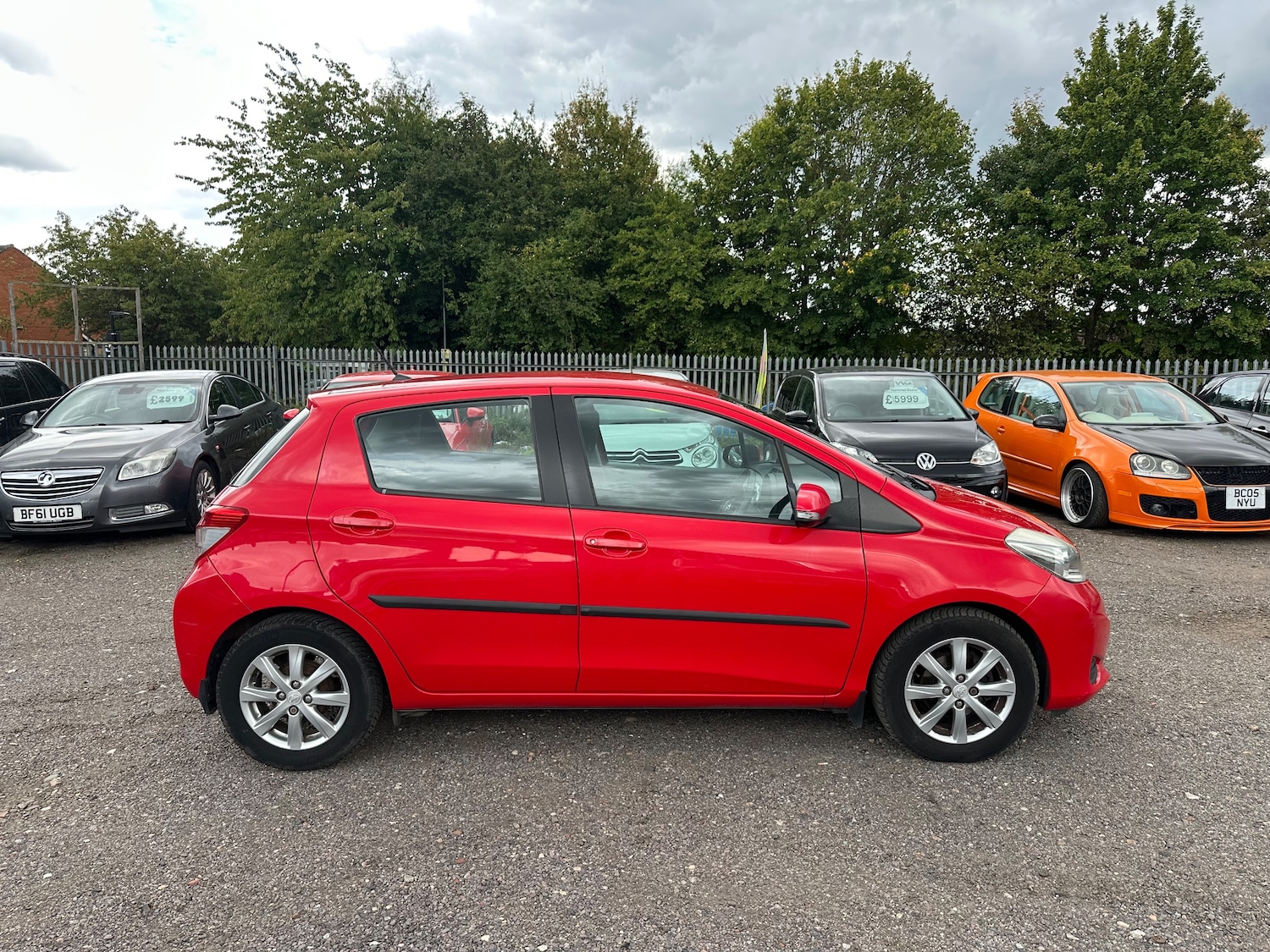 Used Toyota Yaris 2013 for sale - 76469138: Photo 2