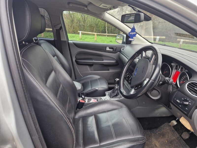 Used Ford Focus 2010 for sale - 77968090: Photo 16