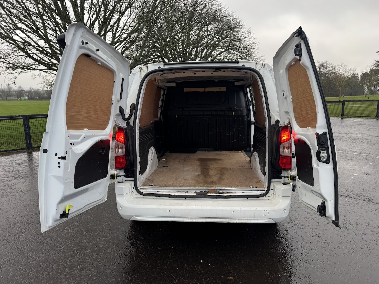 Used Peugeot Partner 2020 for sale - 77807079: Photo 11