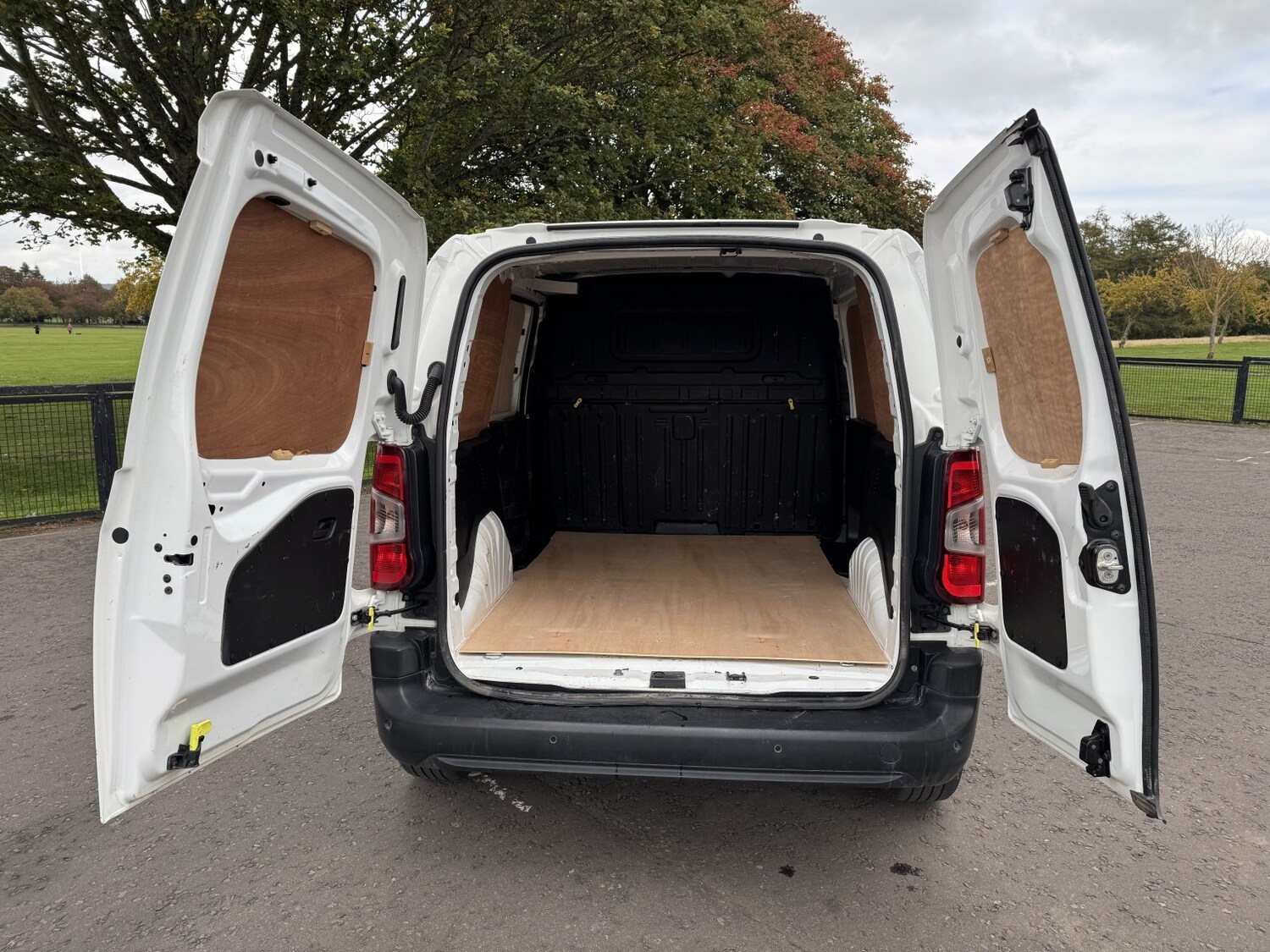 Used Peugeot Partner 2019 for sale - 76305517: Photo 10